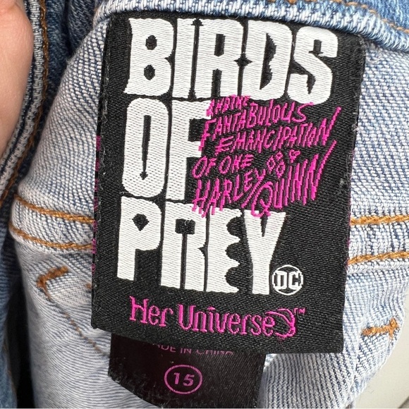 Her Universe DC Comics Birds Of Prey Harley Quinn Destructed Hi-Rise Shorts 15 - Picture 11 of 16